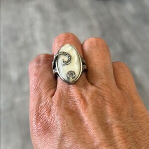 Elegant 925 and mother of pearl Ring